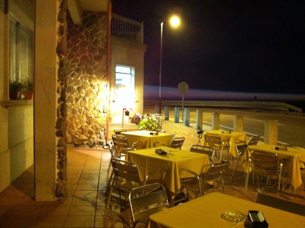 Hotel Rompeolas Байона Екстериор снимка